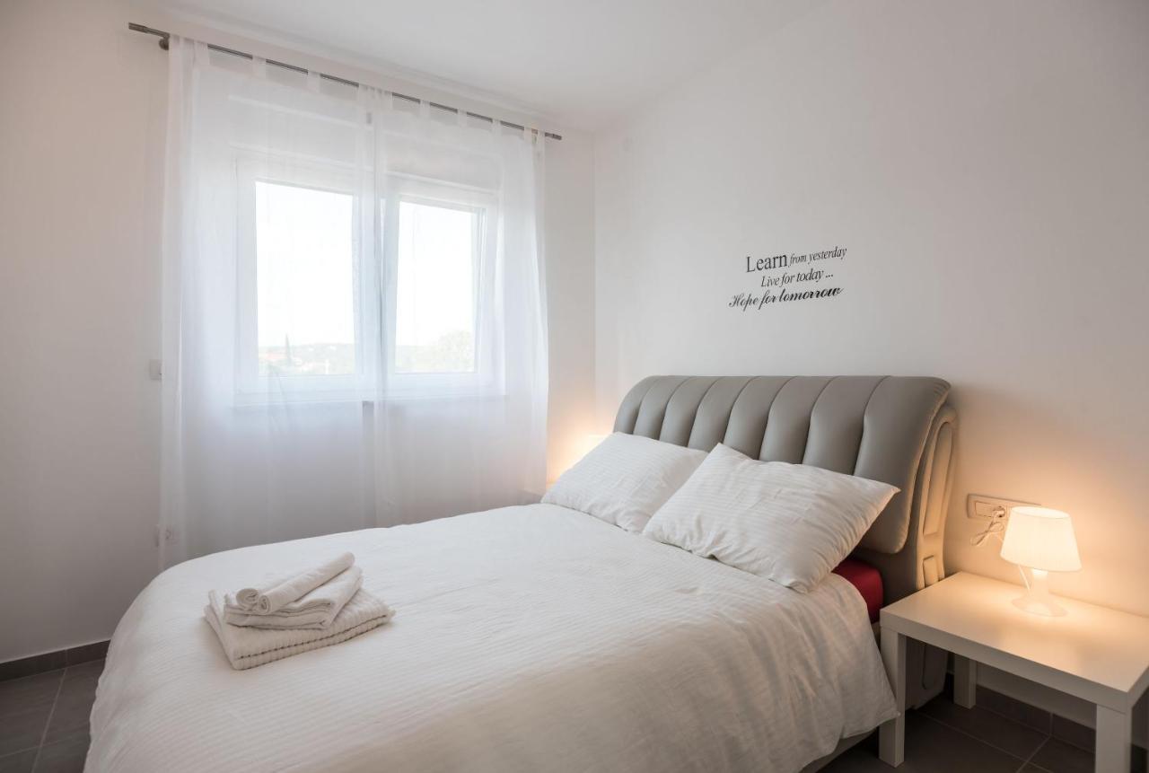 Apartments Residence Romance Pinezici  Ngoại thất bức ảnh